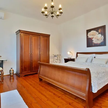 Simic By Guide Villa